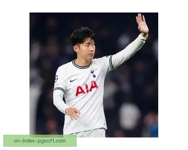 孙兴慜韩国队训练结束后逐一为等待球迷签名耐心回应温暖全场 孙兴慜韩国队训练结束后逐一为等待球迷签名耐心回应温暖全场